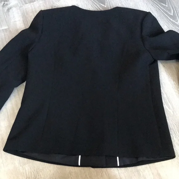 NWOT Karl Lagerfeld black blazer size 2 - Picture 8 of 9